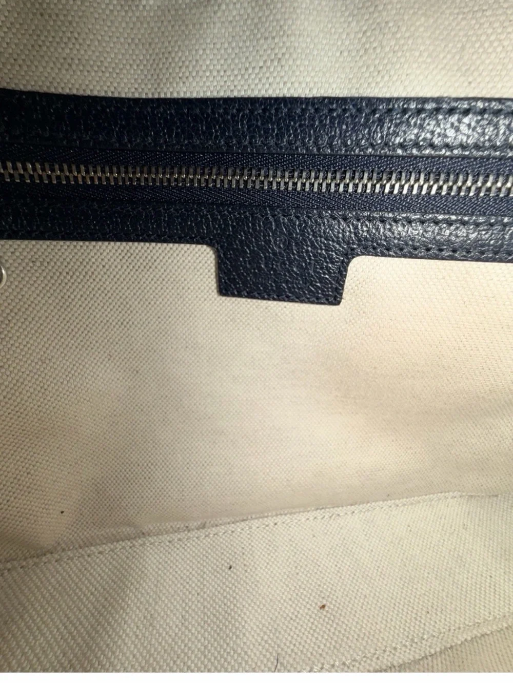 Gucci GG Supreme Crossbody Bag 699439 Navy Blue Canvas Leather Authentic